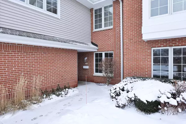 Greendale, WI 53129,8773 Westlake Dr Unit 8773