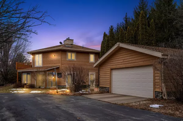 2539 Hall Rd, Hartford, WI 53027