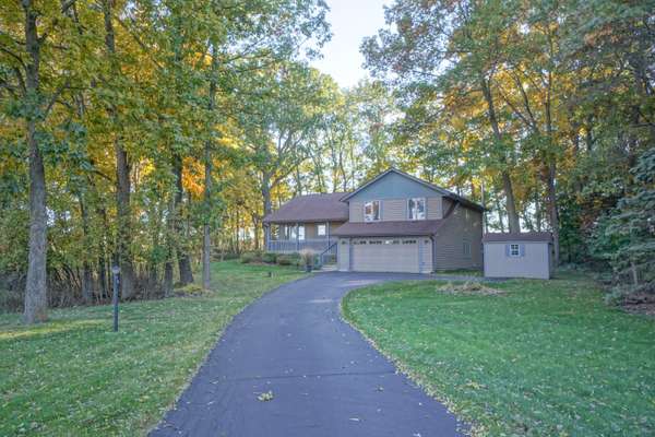 N70W26263 Edgewood Dr, Lisbon, WI 53089