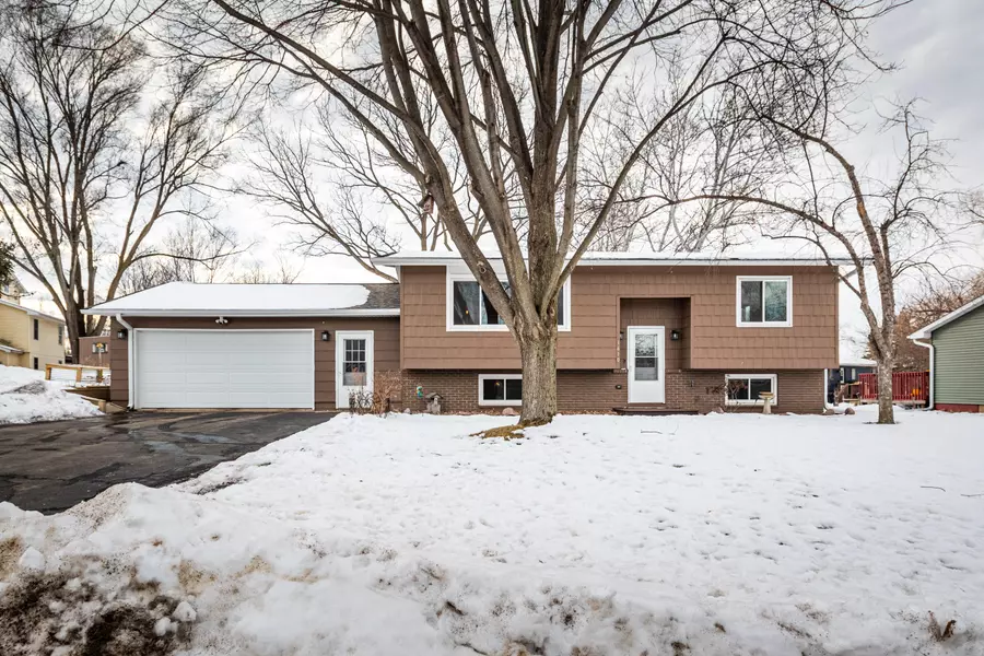 1610 Cliffview Dr, Holmen, WI 54636