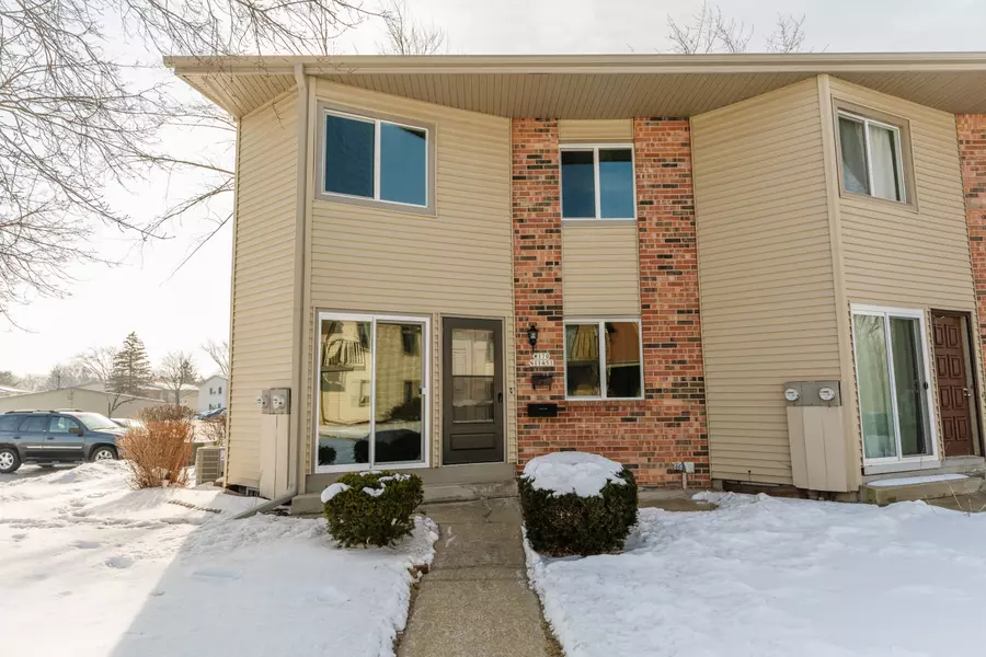 W170N11451 Armada Dr, Germantown, WI 53022