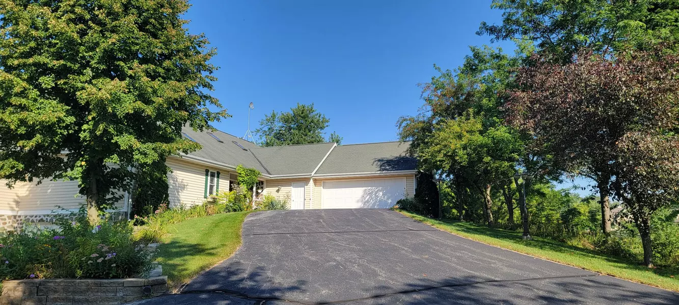 5847 Chapel Hill Dr, Wayne, WI 53090