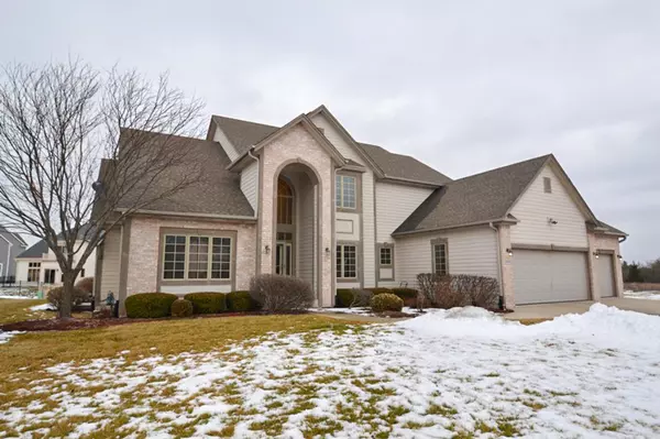 13690 W Foxwood Dr, New Berlin, WI 53151