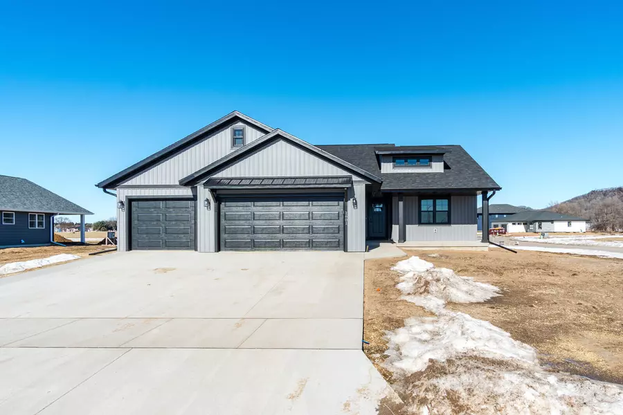 1601 Waxwing Ln, Holmen, WI 54636