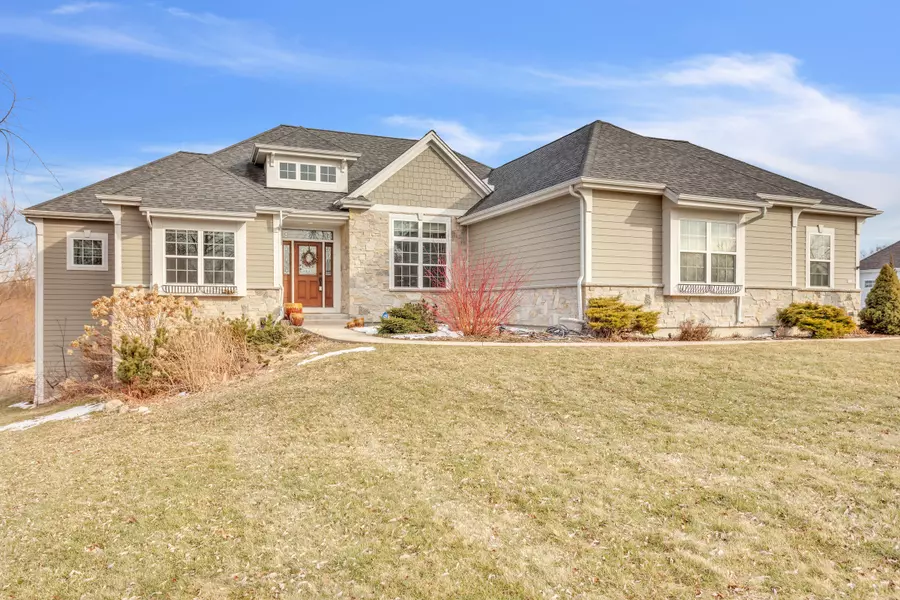 11380 N Concord Creek Dr, Mequon, WI 53092