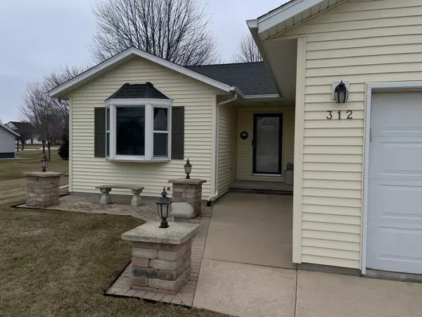 312 Edgewood Dr, Waupun, WI 53963