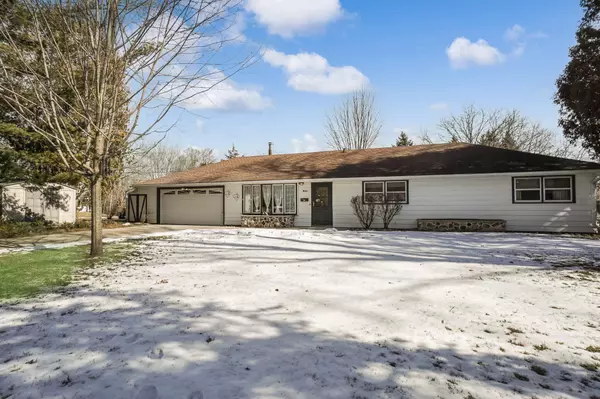 643 Pine St, Mukwonago, WI 53149