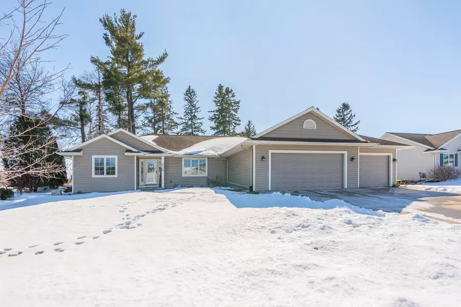 1209 Foxglove Ln, Sheboygan Falls, WI 53085