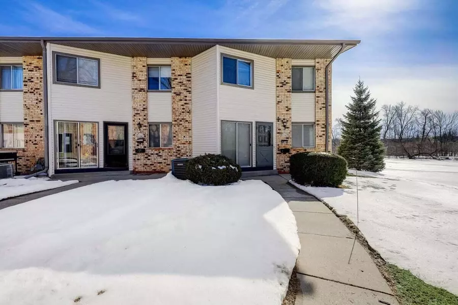 W170N11435 Armada Dr Unit 12, Germantown, WI 53022