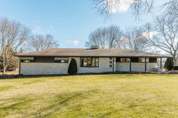 3900 Bradee Rd, Brookfield, WI 53005