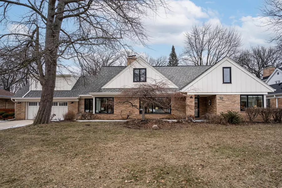 7424 Maple Ter, Wauwatosa, WI 53213