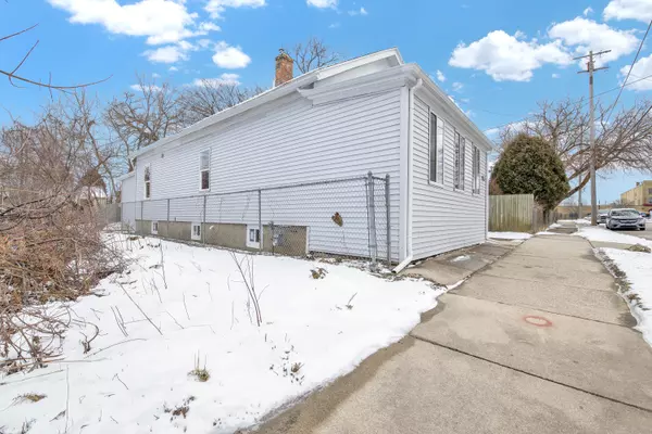 Racine, WI 53404,943 Geneva St