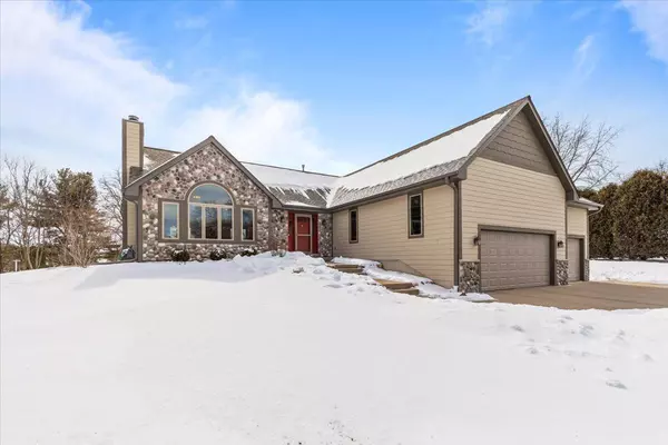 N65W28541 Fairlane Dr, Merton, WI 53029