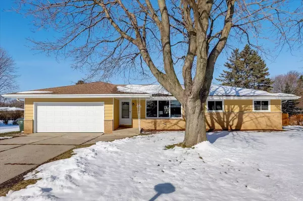 3553 S 157th St, New Berlin, WI 53151