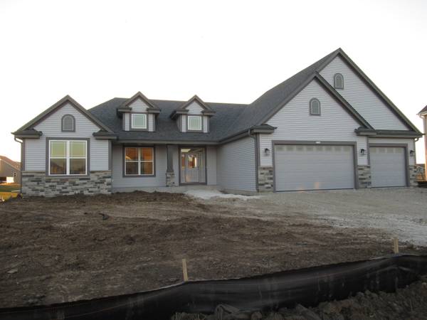 1504 Prairie Creek Blvd, Oconomowoc, WI 53066