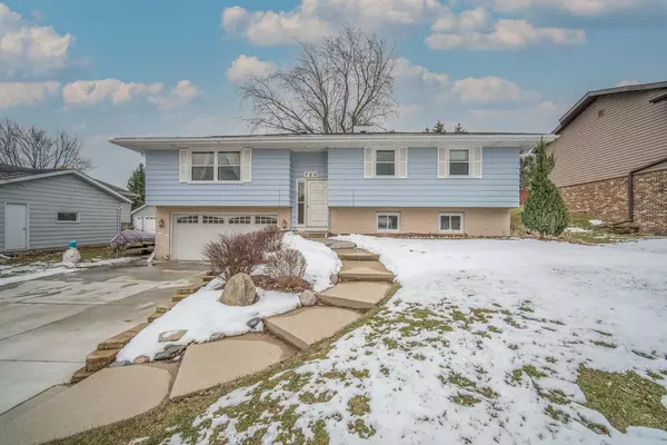 725 Harrison St, Hartford, WI 53027