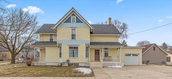 301 Edward St, Burlington, WI 53105