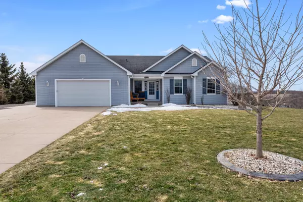 2125 Grandview Dr, Slinger, WI 53086