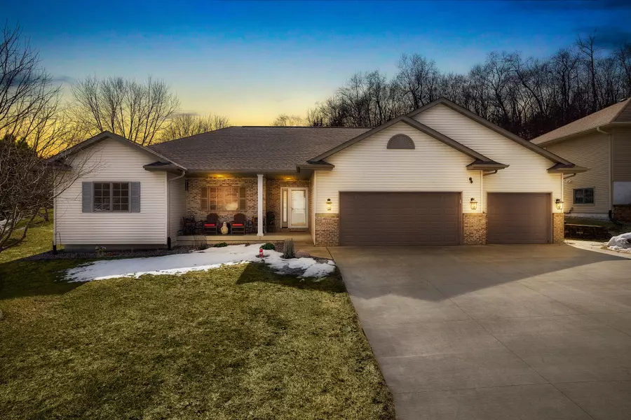 1862 Bearpaw Pl, Onalaska, WI 54650