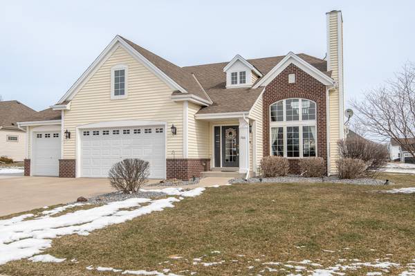 706 Stoecker Farm Ave, Mukwonago, WI 53149