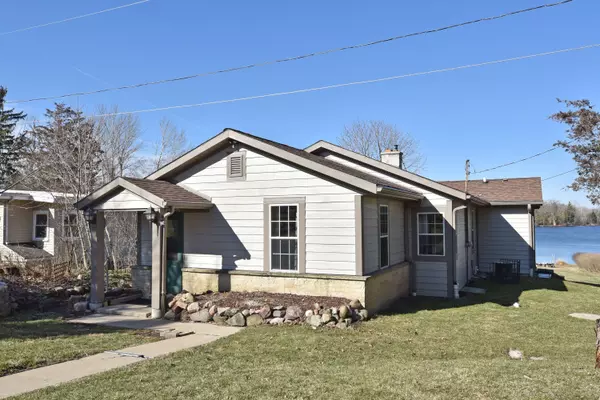 W378S3525 Lake Dr, Ottawa, WI 53118