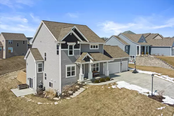 128 Scarlet Oak Ln, Waukesha, WI 53188