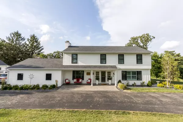 N7188 Country Side Ln, Sugar Creek, WI 53121