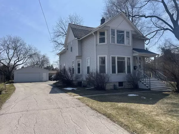 3325 S Webster Ave, Allouez, WI 54301