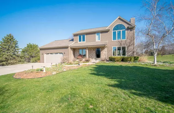 101 Daniel Dr, North Prairie, WI 53153