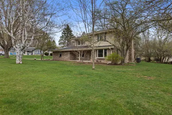 Mequon, WI 53097,9734 N Kent Ct