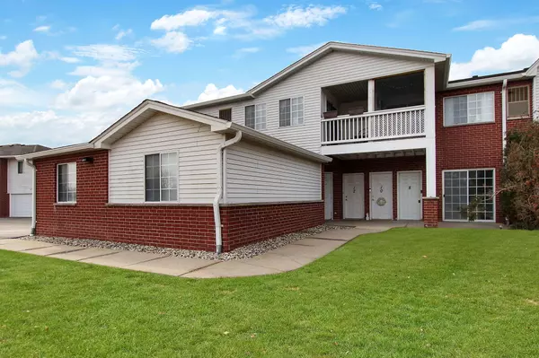 8400 Lexington Pl Unit 8, Pleasant Prairie, WI 53158