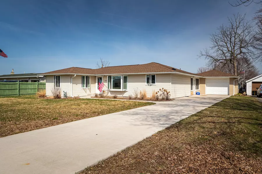 2552 Bainbridge St, Campbell, WI 54603