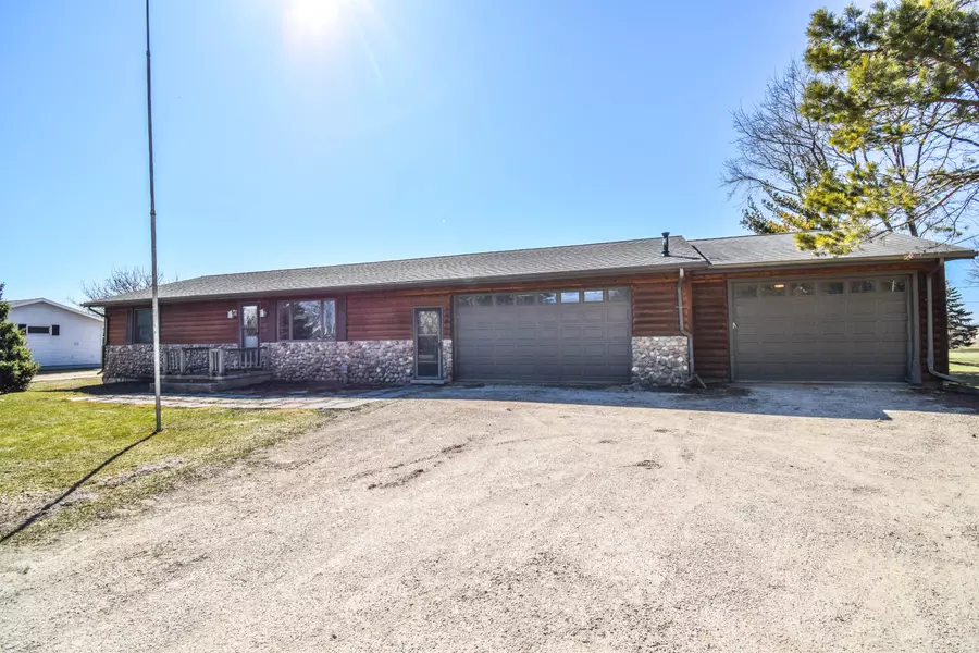 N8062 Lakeshore Dr, Friendship, WI 54937