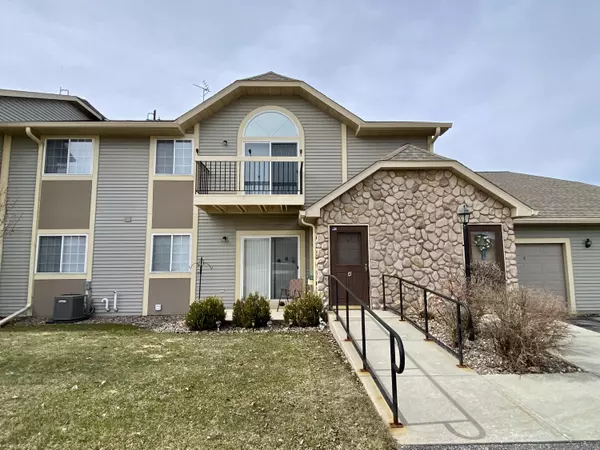 320 E Washington St Unit 4, Slinger, WI 53086