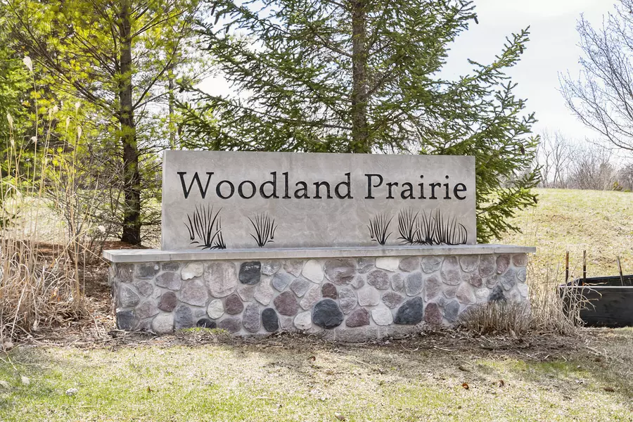 6757 S Prairiewood Ln, Franklin, WI 53132