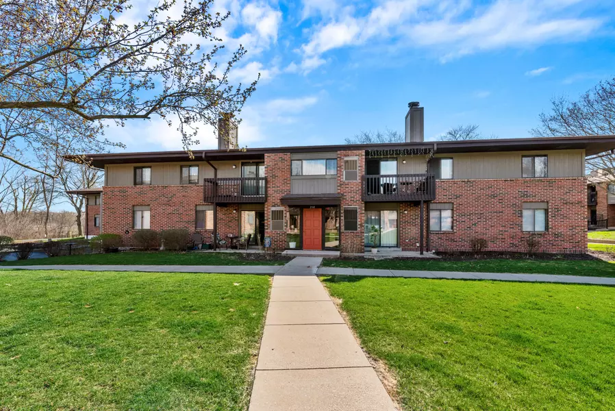 358 Park Hill Dr Unit C, Pewaukee, WI 53072