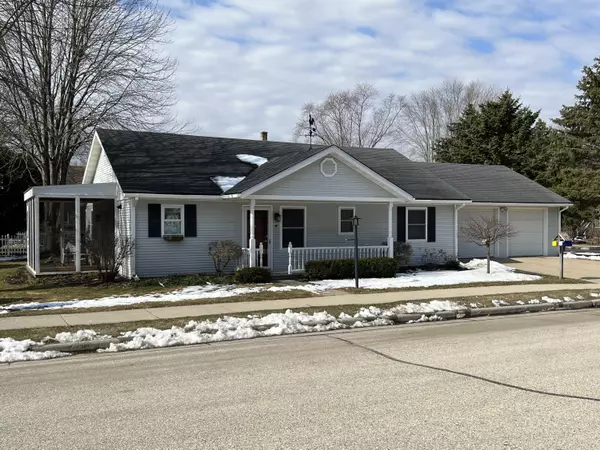 107 Water St, Slinger, WI 53086