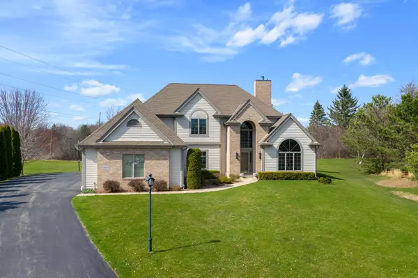 Mequon, WI 53097,11121 N Kensington Ct