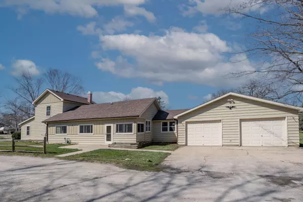 Palmyra, WI 53156,402 Maple St