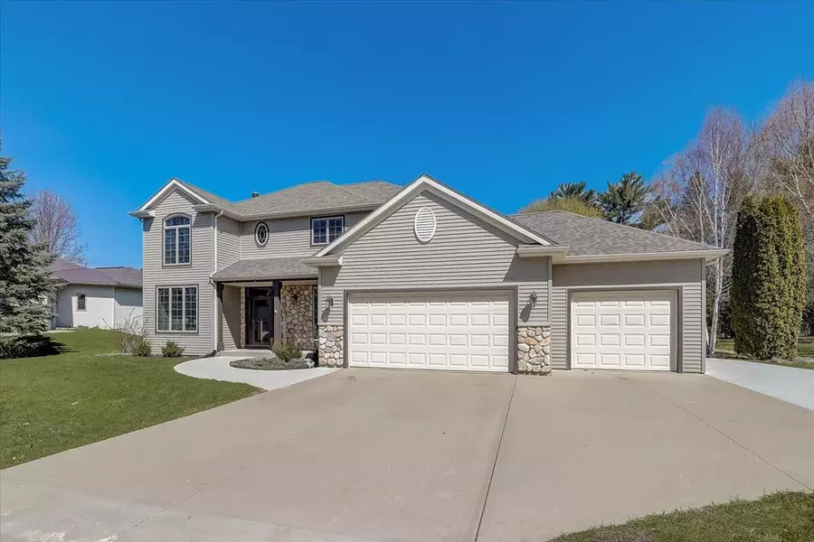 271 Pinnacle Dr, Lake Mills, WI 53551