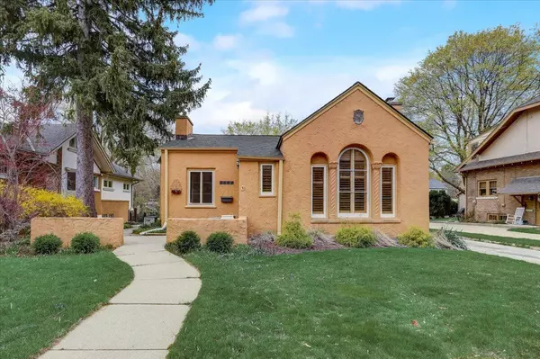 Wauwatosa, WI 53213,6251 Upper Pkwy N