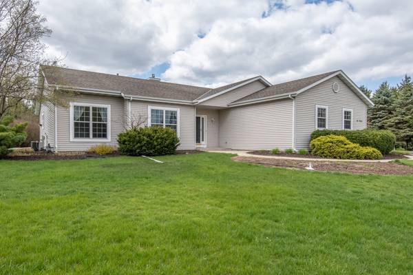 S87W31331 Meyer Dr, Mukwonago, WI 53149