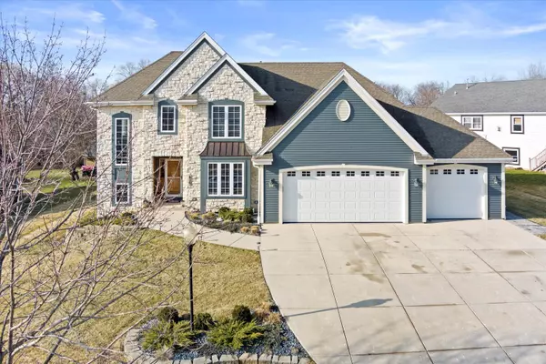 629 Heron Dr, Mukwonago, WI 53149