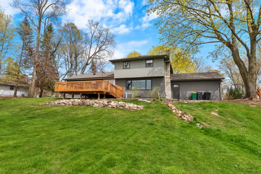 11915 N Ridgeway Ave, Mequon, WI 53097