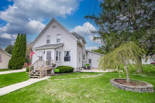220 High St, Hartford, WI 53027