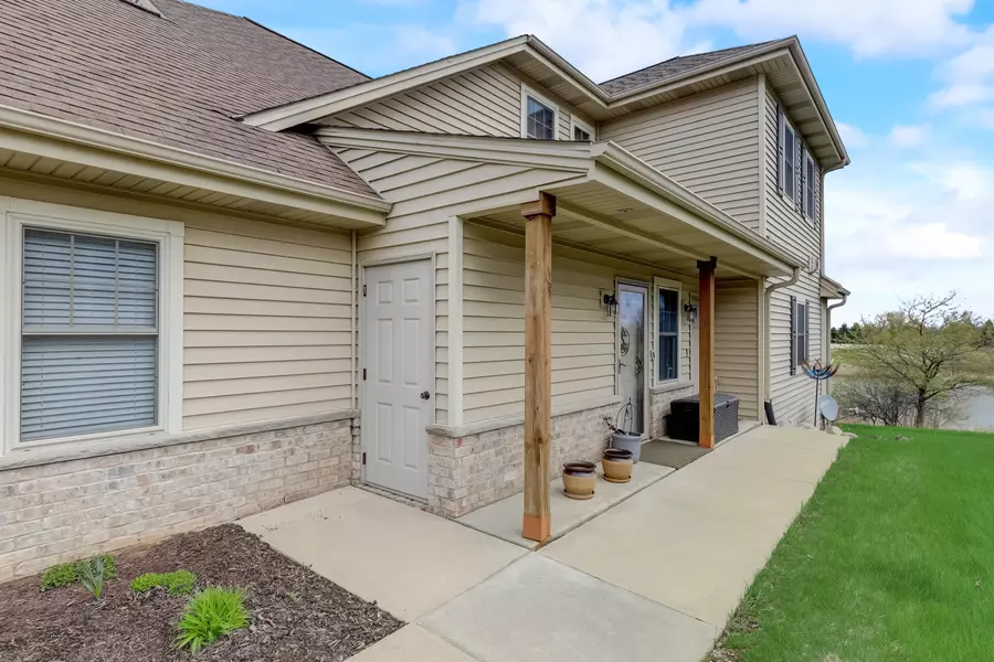 1616 New Port Vista Dr, Port Washington, WI 53024