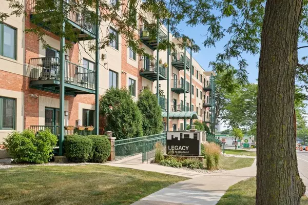 Shorewood, WI 53211,3710 N Oakland Ave Unit 205