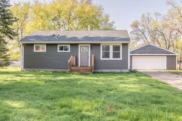 3711 E Becker Rd, Oak Creek, WI 53154