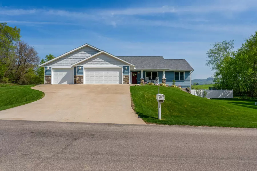 W7906 Country Ave, Holland, WI 54636