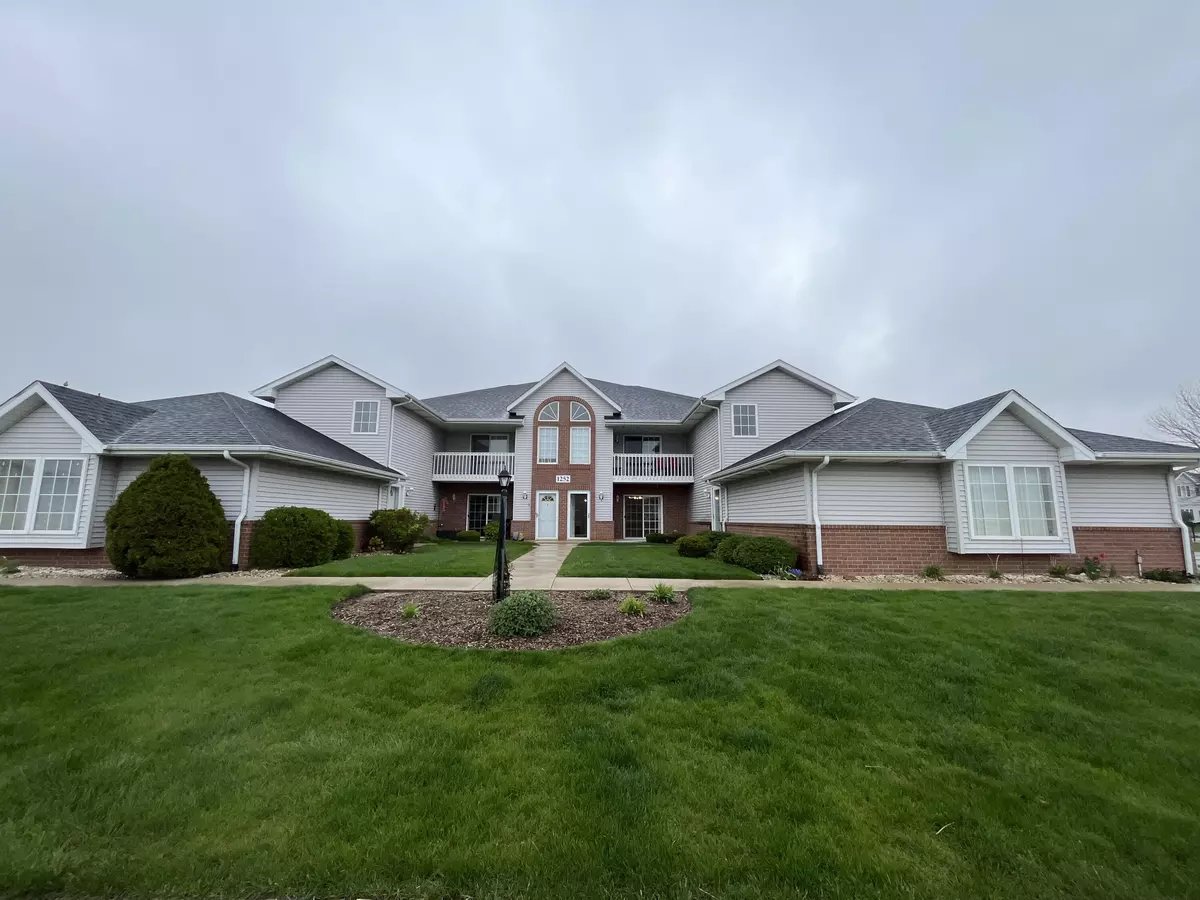 Somers, WI 53144,1252 Village Centre Dr Unit 2